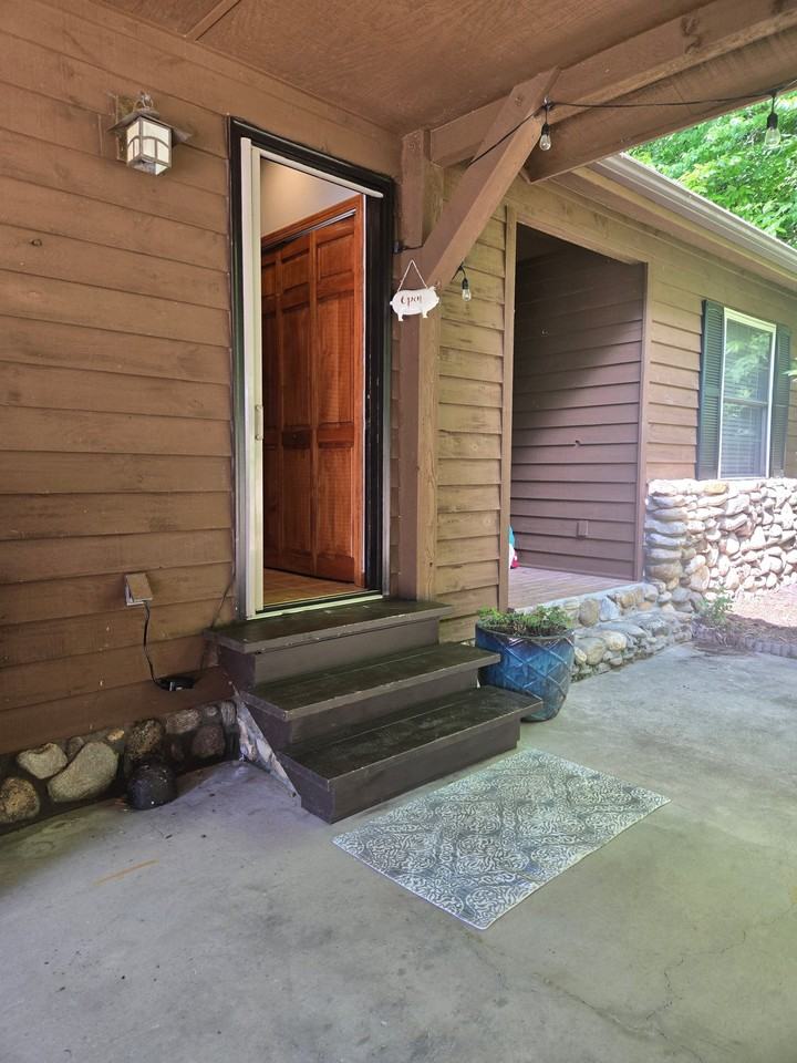 933 Henry Dingus Way - Photo 4 of 15