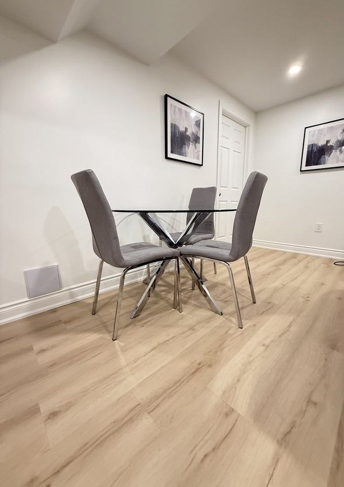 1042 Easterbrook Cres - Photo 4 of 6