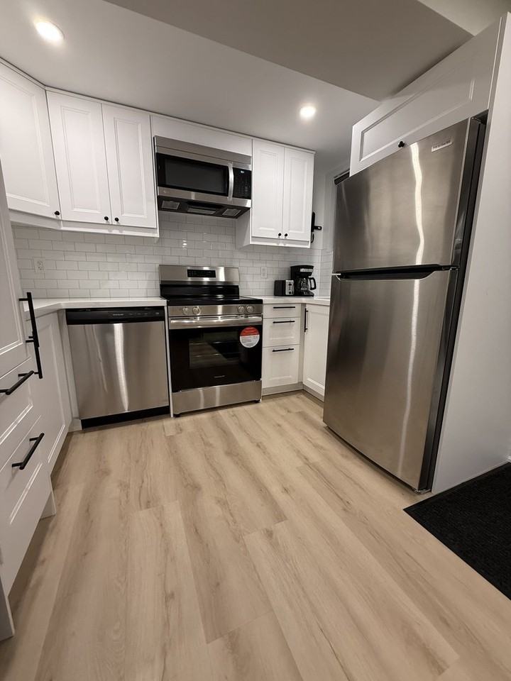 1042 Easterbrook Cres - Photo 6 of 6