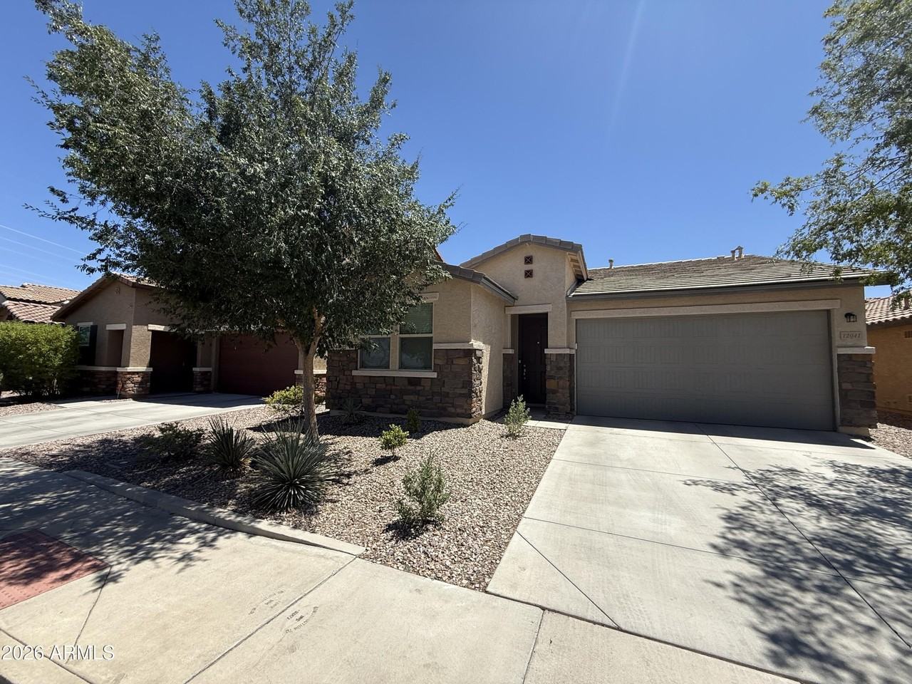 12041 W Cottontail Ln - Photo 3 of 31
