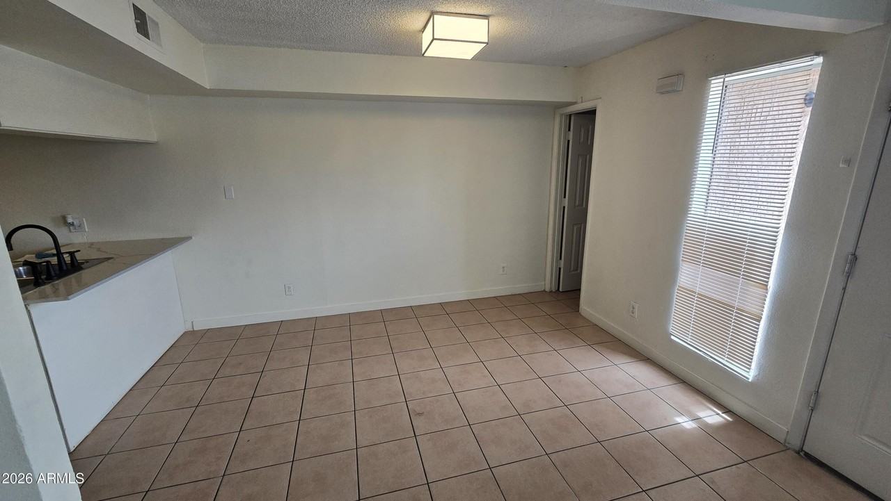 1447 N 53rd Dr - Photo 6 of 32