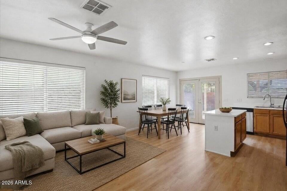 2901 W Irma Ln - Photo 3 of 16