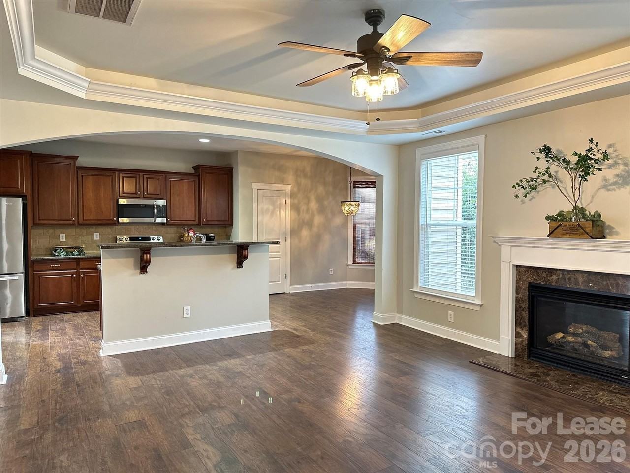 8124 Lynwood Sq - Photo 2 of 36
