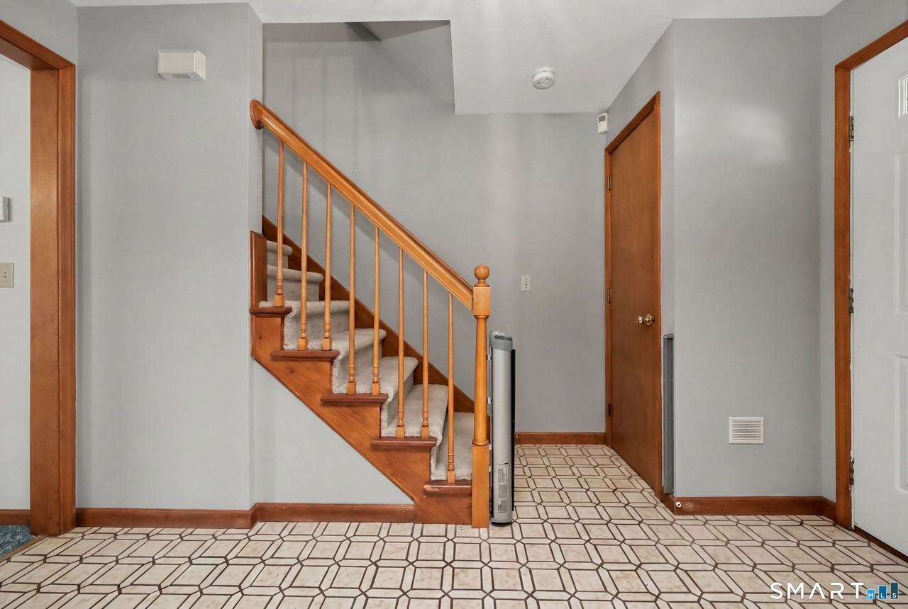 275 York St - Photo 5 of 18
