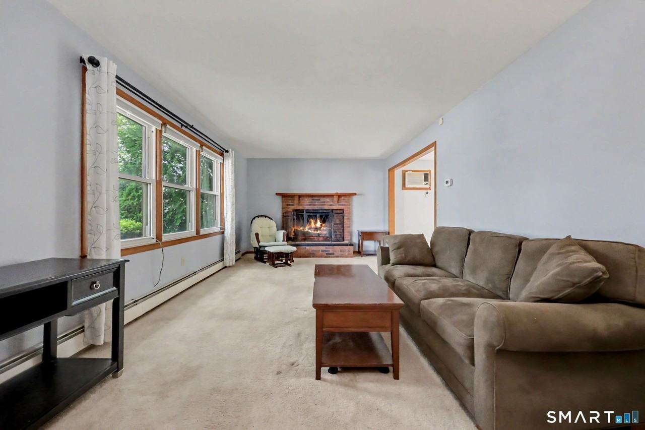 275 York St - Photo 7 of 18