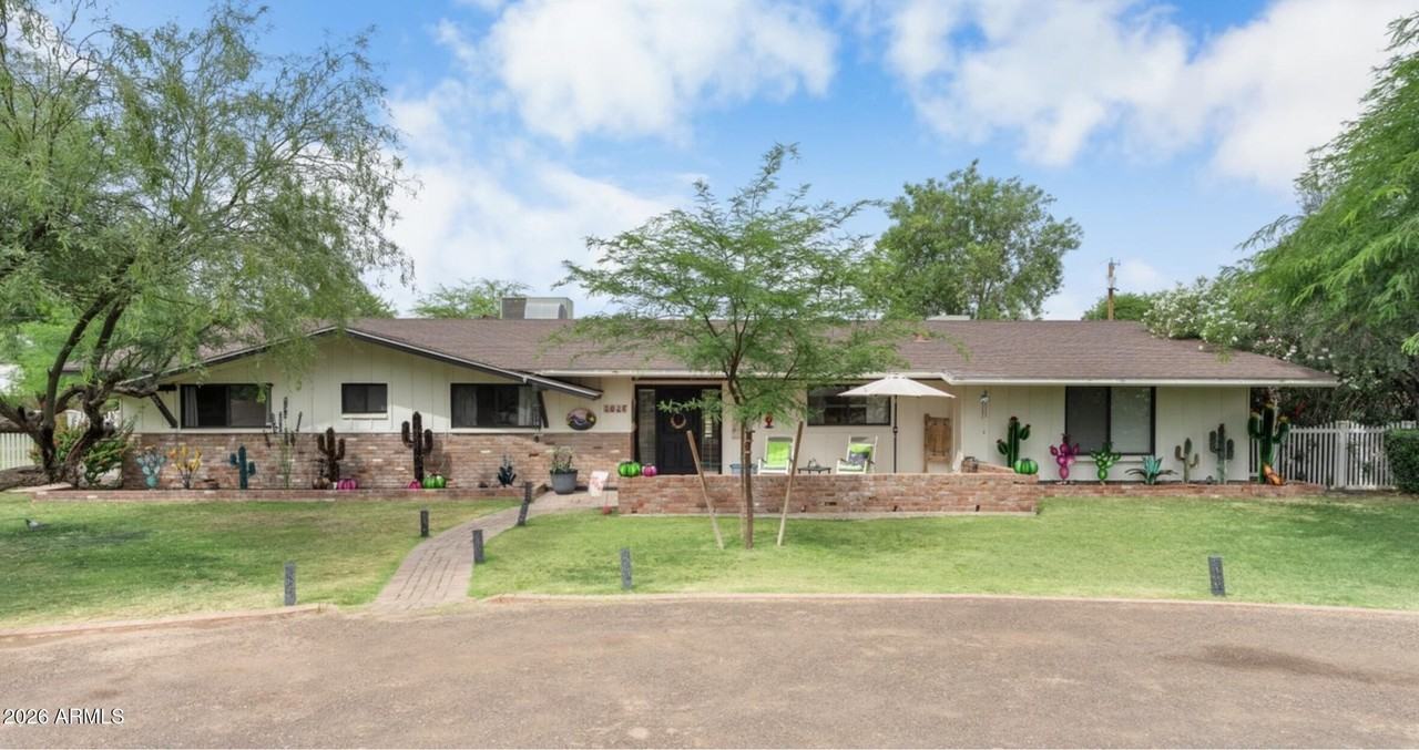 7026 E Sunnyside Dr - Photo 2 of 23