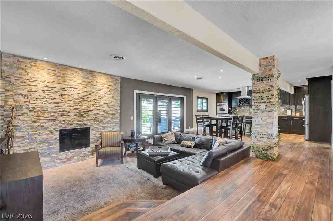 2712 W Oakey Blvd - Photo 7 of 50