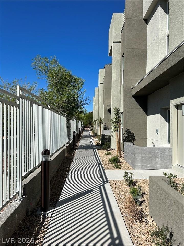 11477 Vibrant Heights Dr - Photo 2 of 33