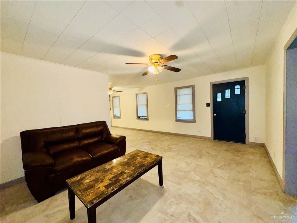 1601 Redwood Ave - Photo 3 of 12