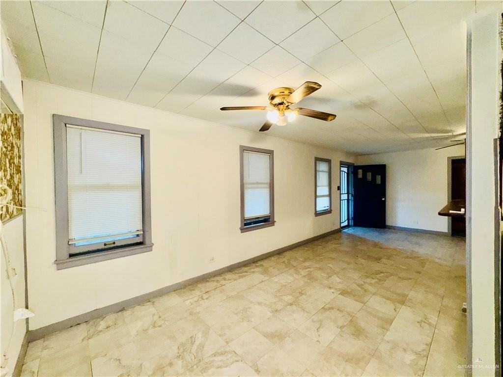 1601 Redwood Ave - Photo 6 of 12
