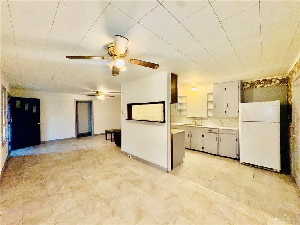 1601 Redwood Ave - Photo 7 of 12