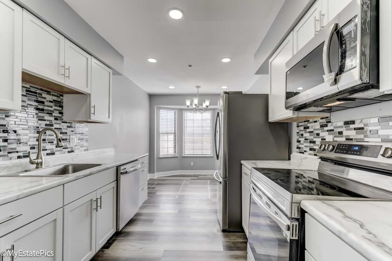 43449 W Arbor Way Dr #200 - Photo 4 of 20