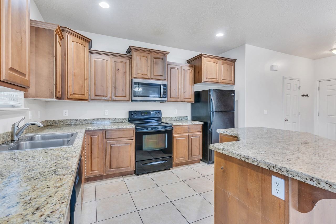 33 E 150 N #1 - Photo 5 of 23