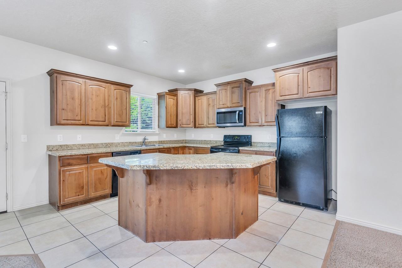 33 E 150 N #1 - Photo 6 of 23