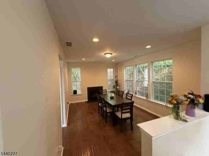 310 Winding Hill Dr - Photo 5 of 17