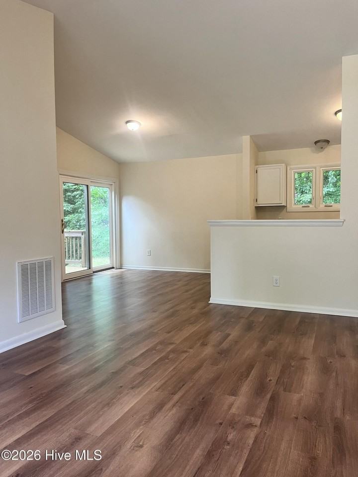 118 Fletcher Pl - Photo 3 of 10