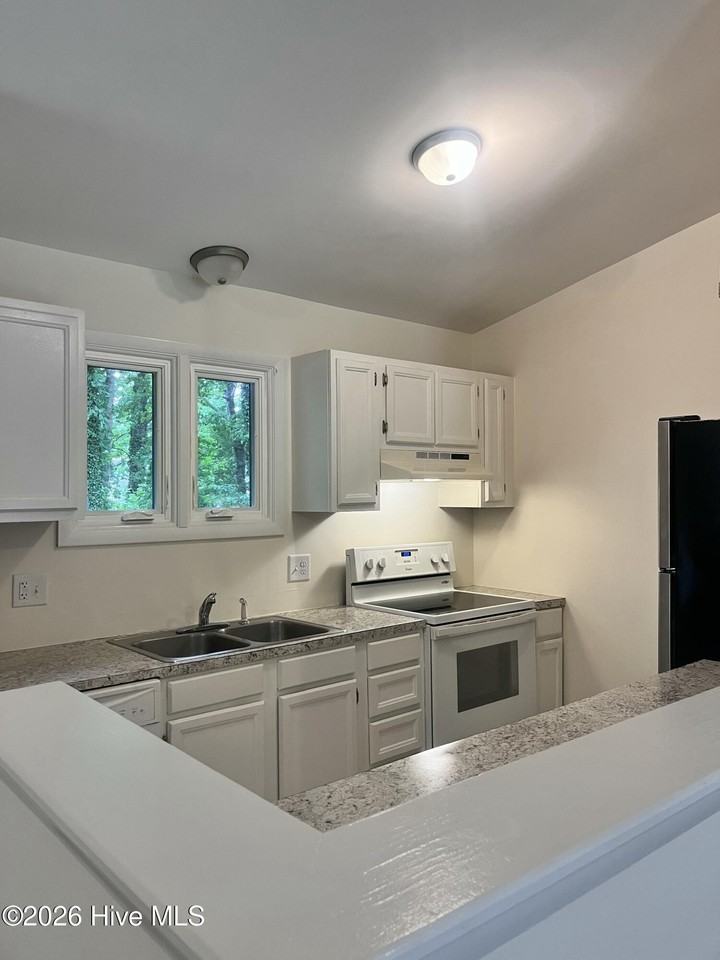 118 Fletcher Pl - Photo 4 of 10