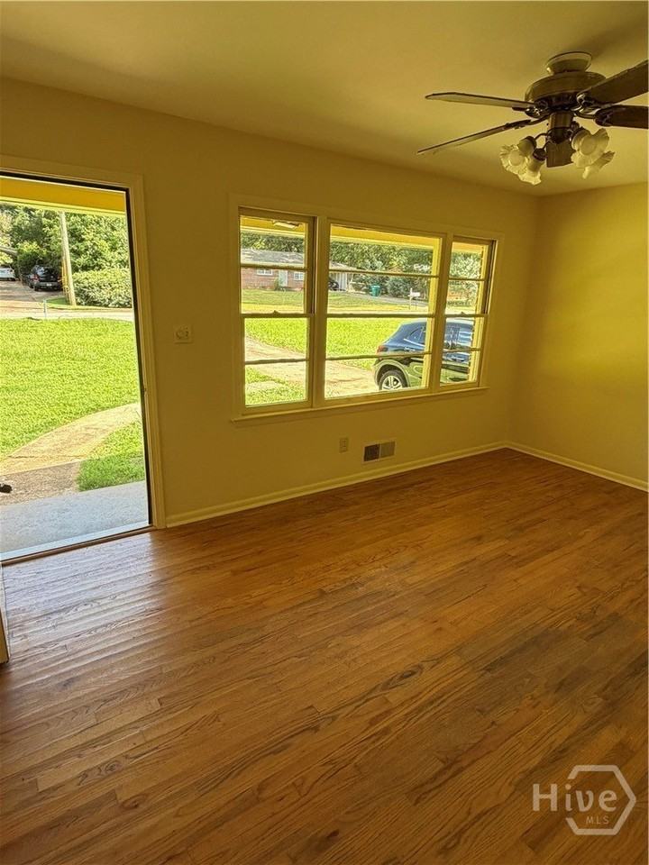 235 Clarke Dr - Photo 2 of 12