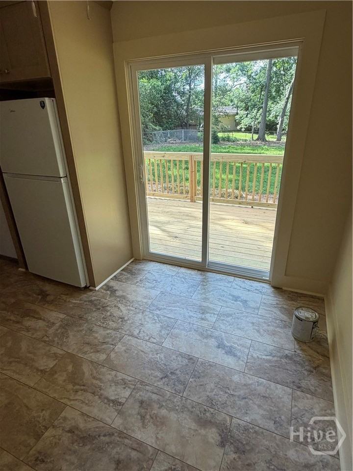 235 Clarke Dr - Photo 5 of 12