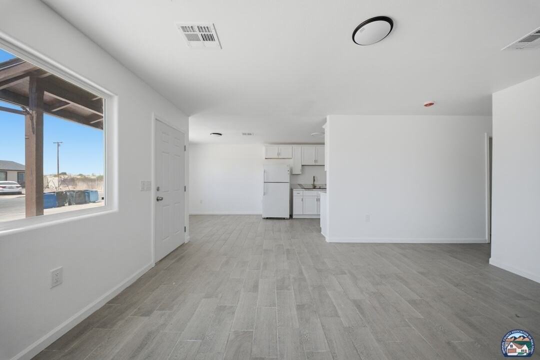 1077 Wozencraft St - Photo 7 of 22