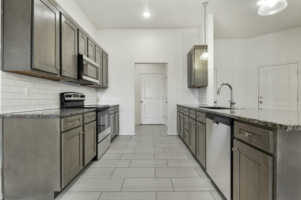 5856 Virginia Ave - Photo 6 of 26