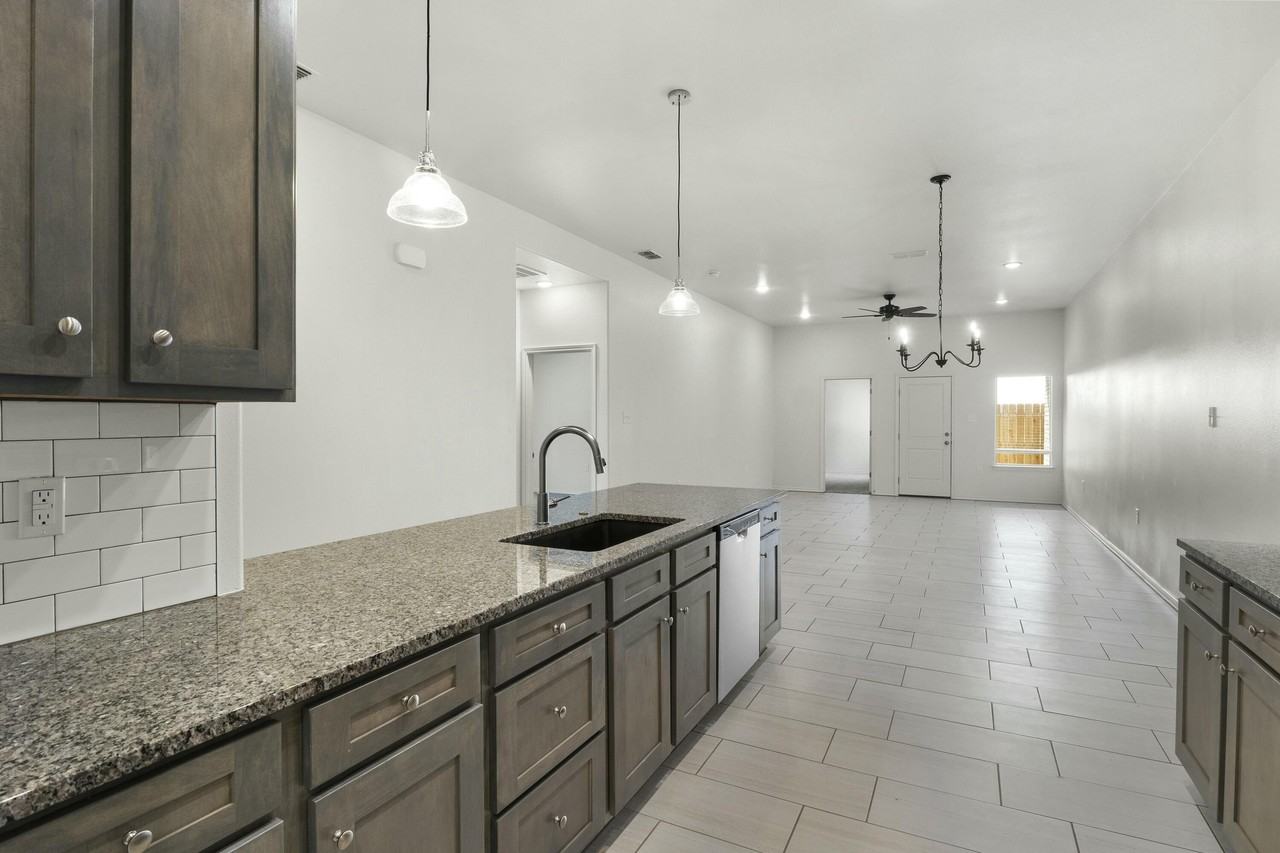 5856 Virginia Ave - Photo 7 of 26