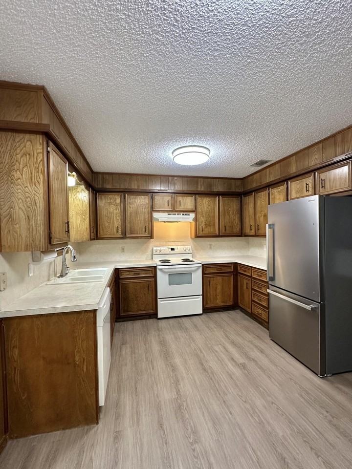 510 N Gardner Ave - Photo 6 of 20