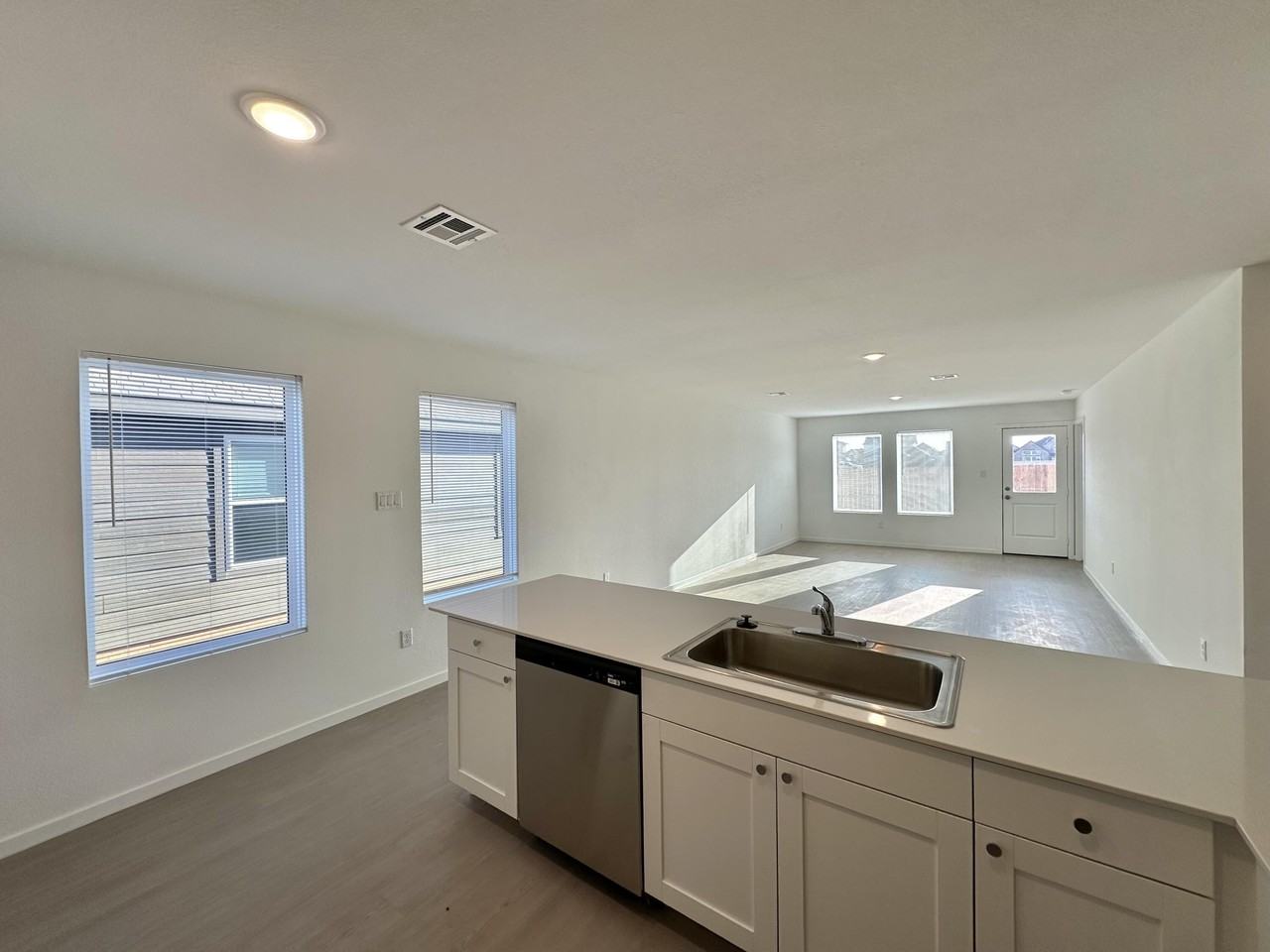 1513 Good Prairie Ave - Photo 4 of 19