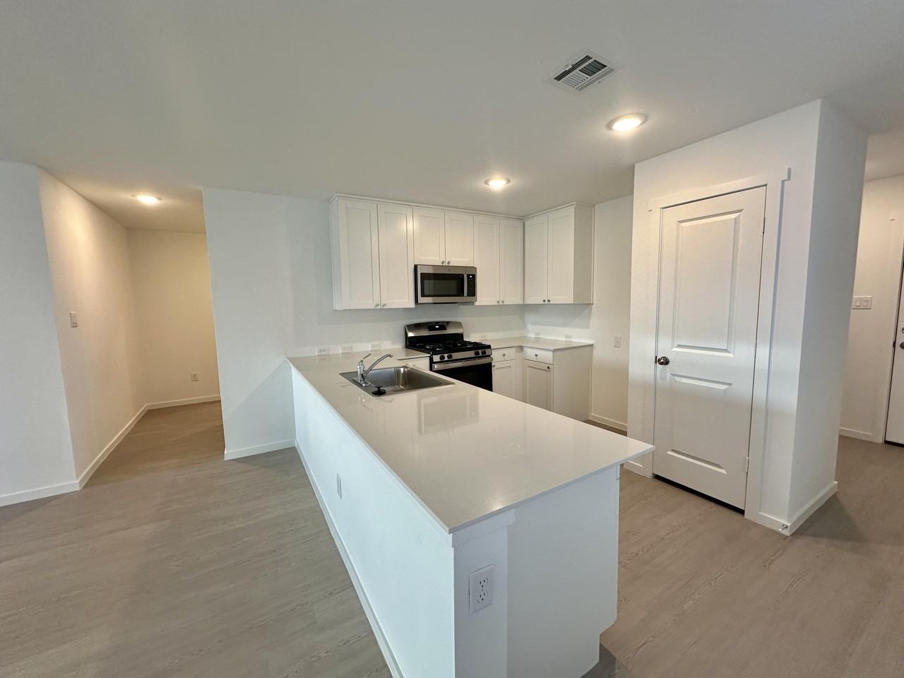 1513 Good Prairie Ave - Photo 5 of 19
