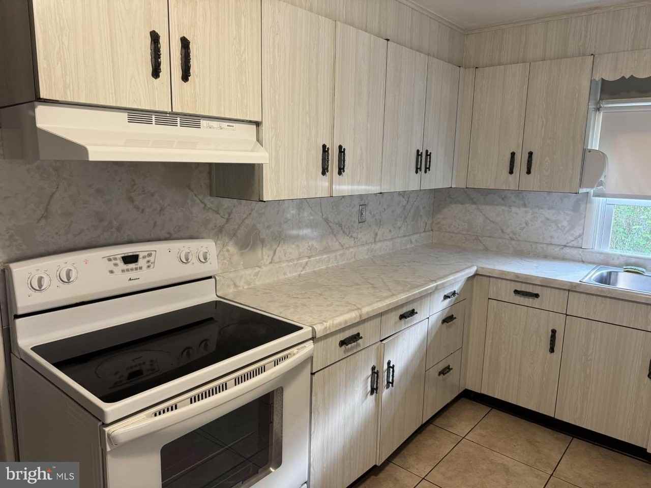 508 Warren Rd - Photo 4 of 19