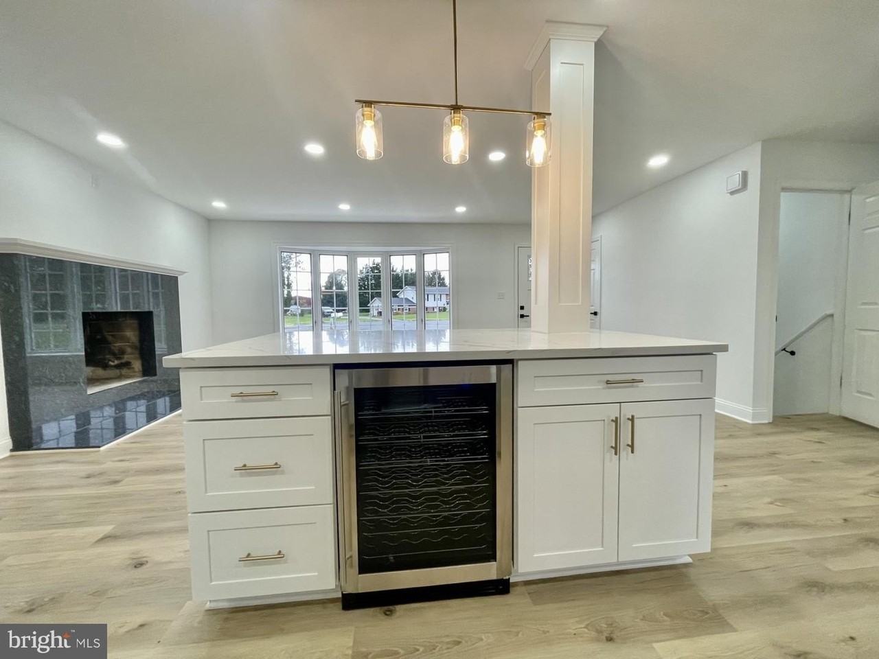 313 Windsor Ct - Photo 6 of 50