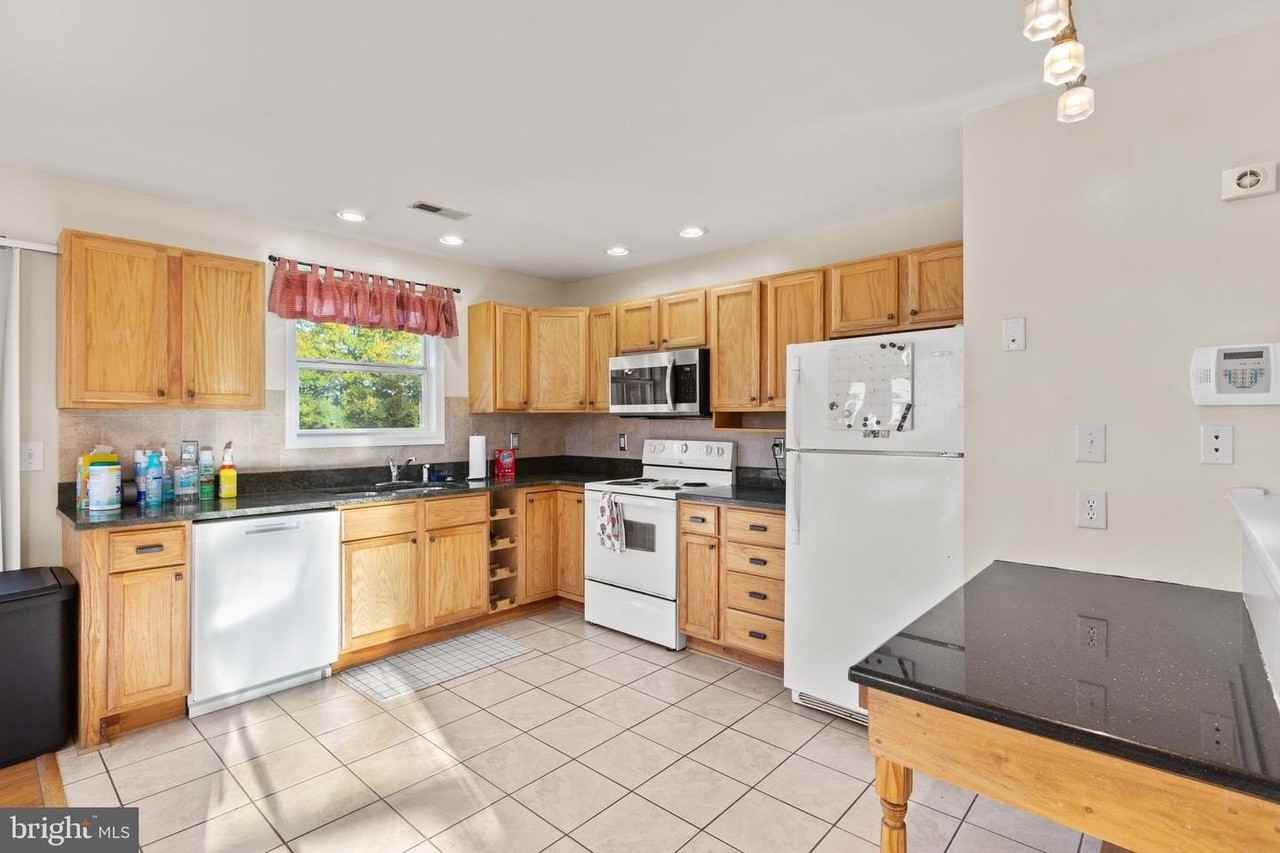 621A Wolfe St - Photo 4 of 26