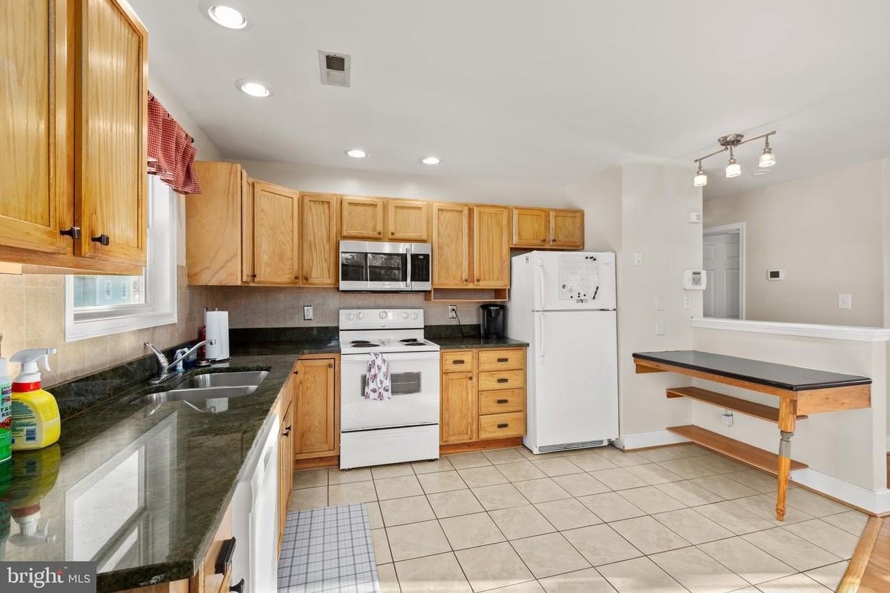 621A Wolfe St - Photo 5 of 26