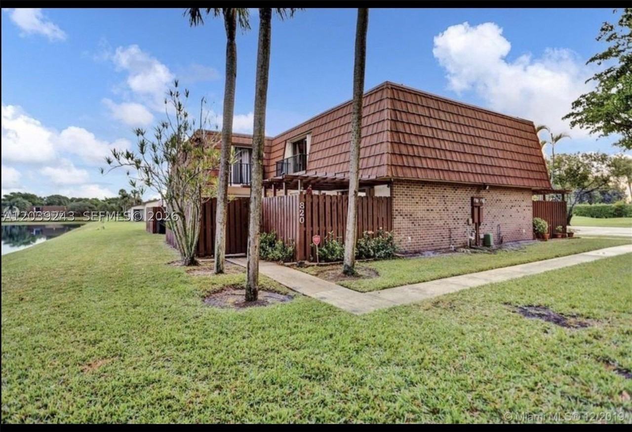 820 Sw 120th Way - Photo 2 of 18