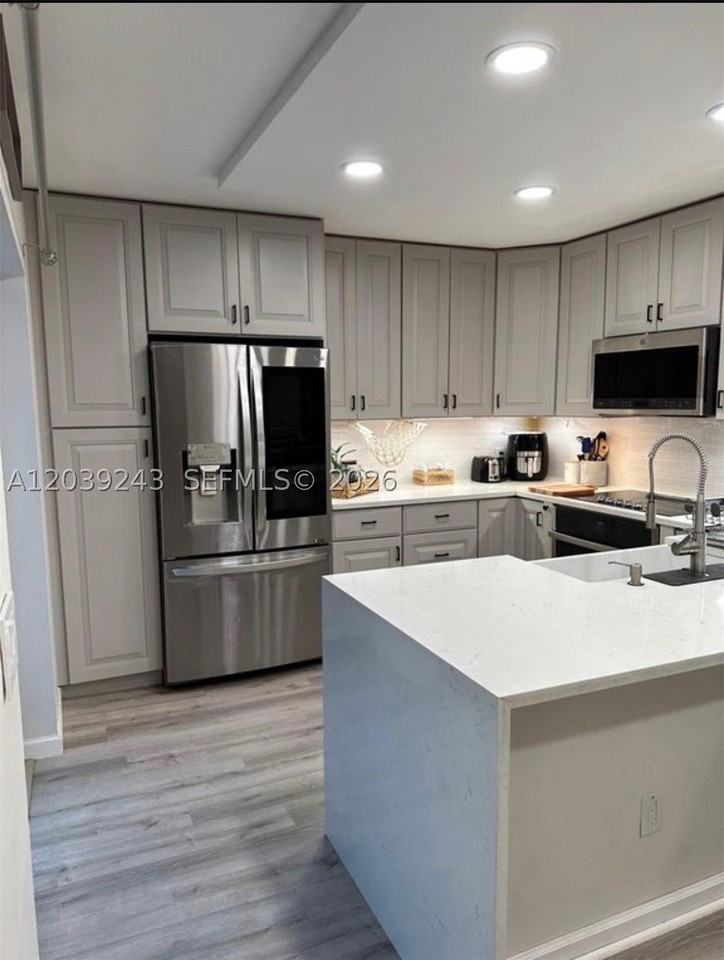 820 Sw 120th Way - Photo 3 of 18