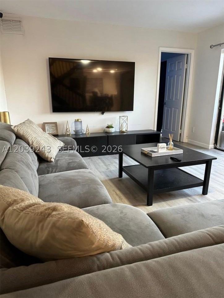 820 Sw 120th Way - Photo 7 of 18