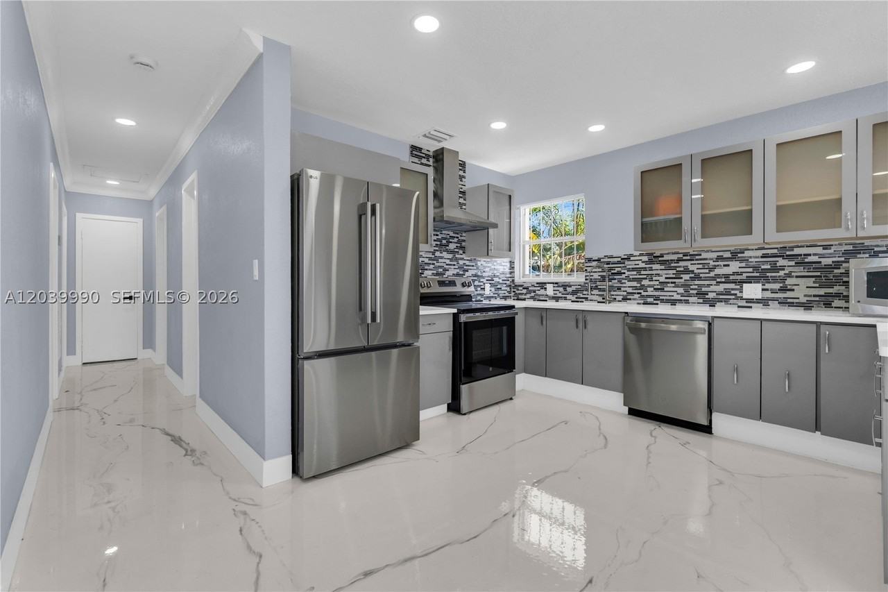 1010 Nw 196th St - Photo 6 of 50