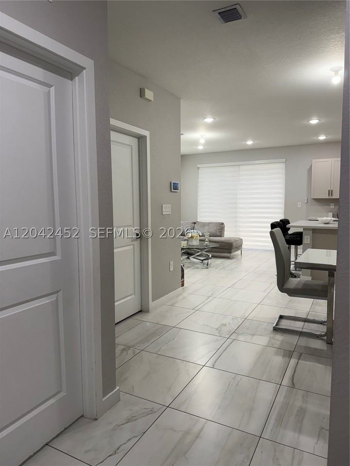 1034 Se 23rd Ter - Photo 2 of 21