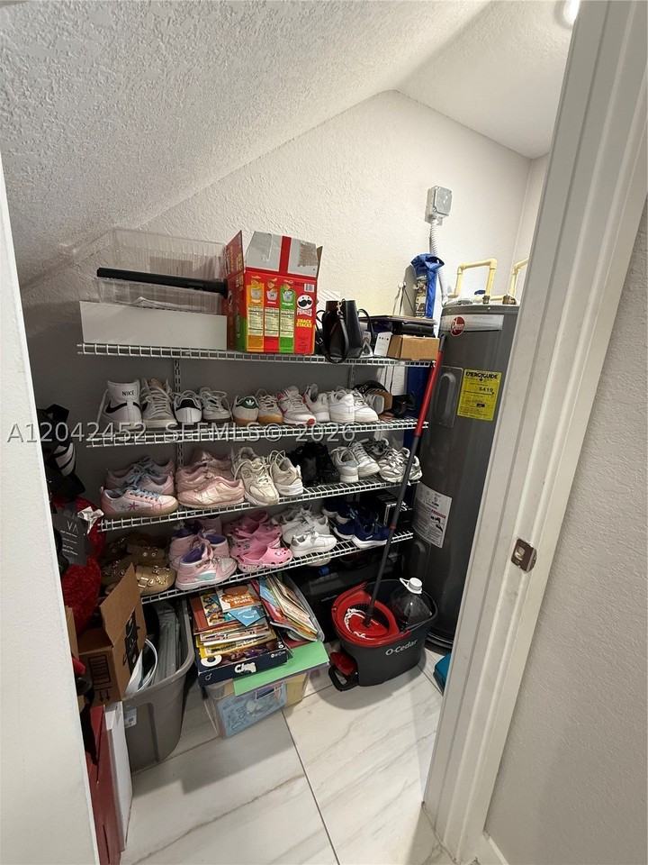 1034 Se 23rd Ter - Photo 5 of 21