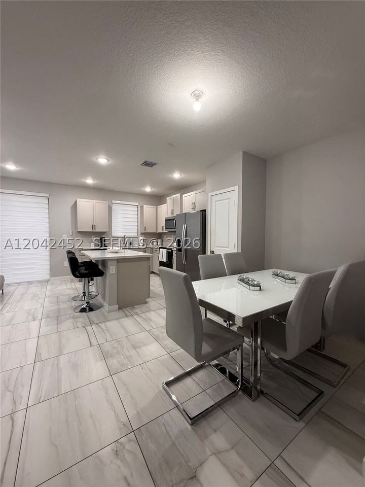 1034 Se 23rd Ter - Photo 6 of 21