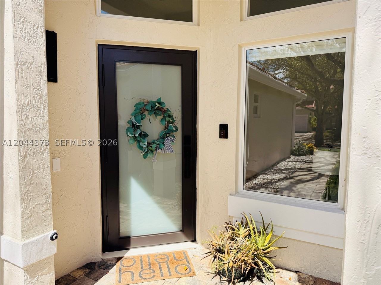 646 Stanton Dr - Photo 4 of 35