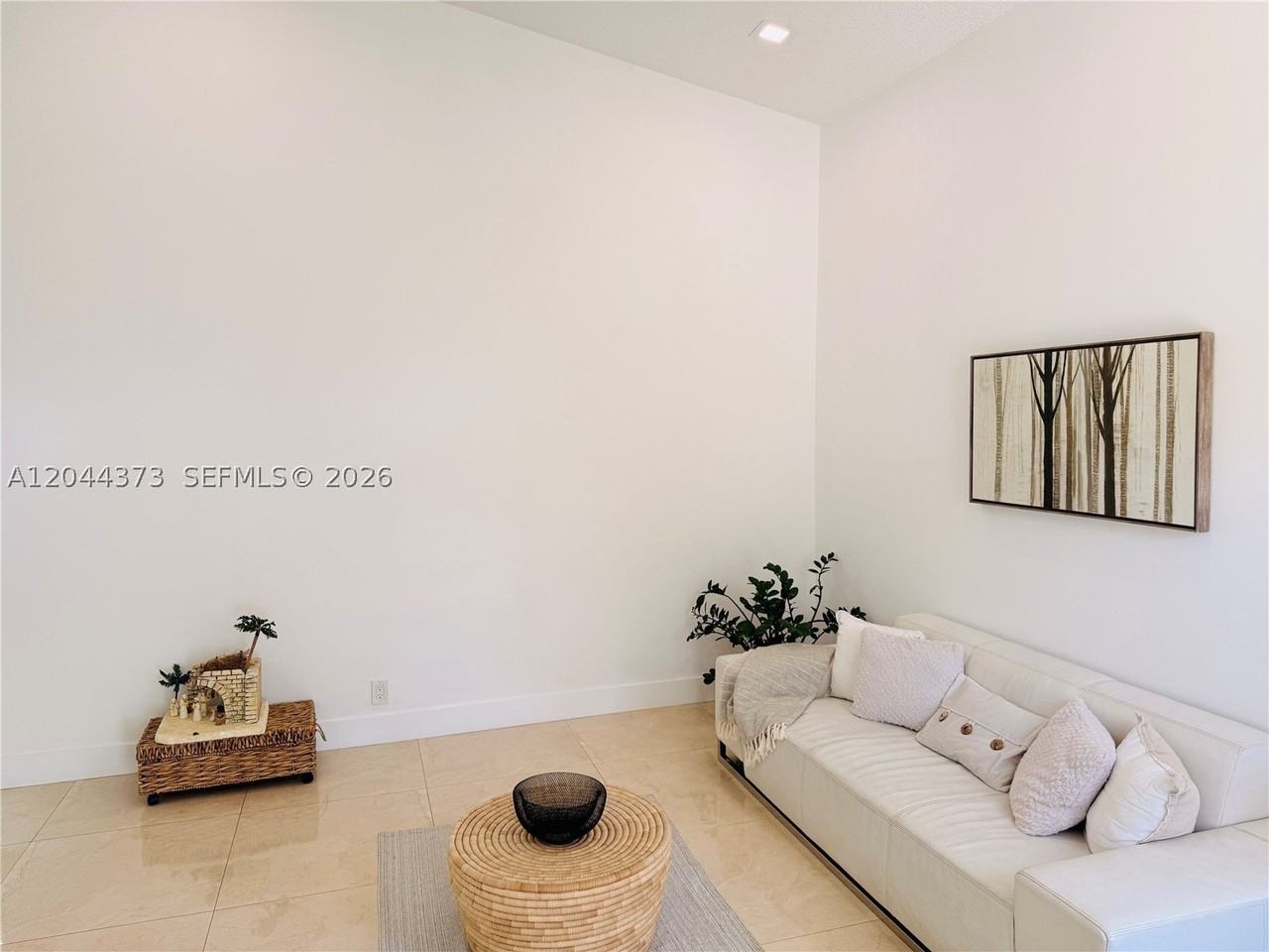 646 Stanton Dr - Photo 5 of 35