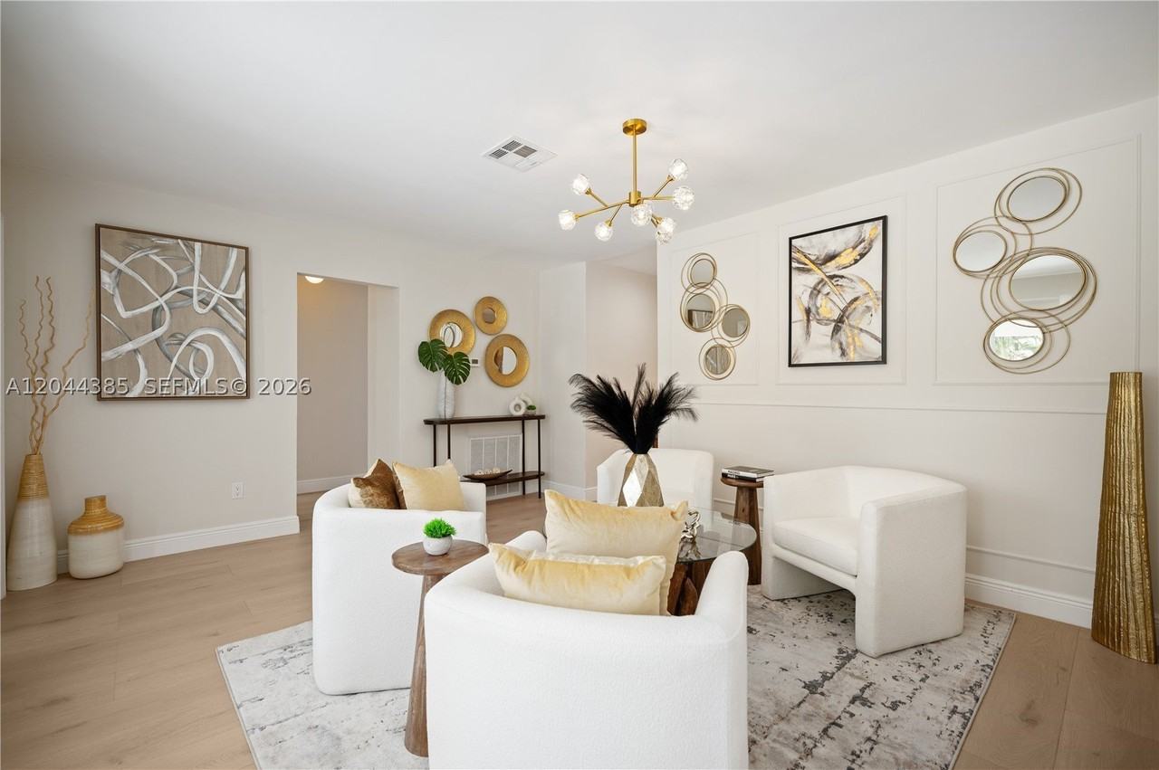 4220 Sw 14th St #4220 - Photo 3 of 25