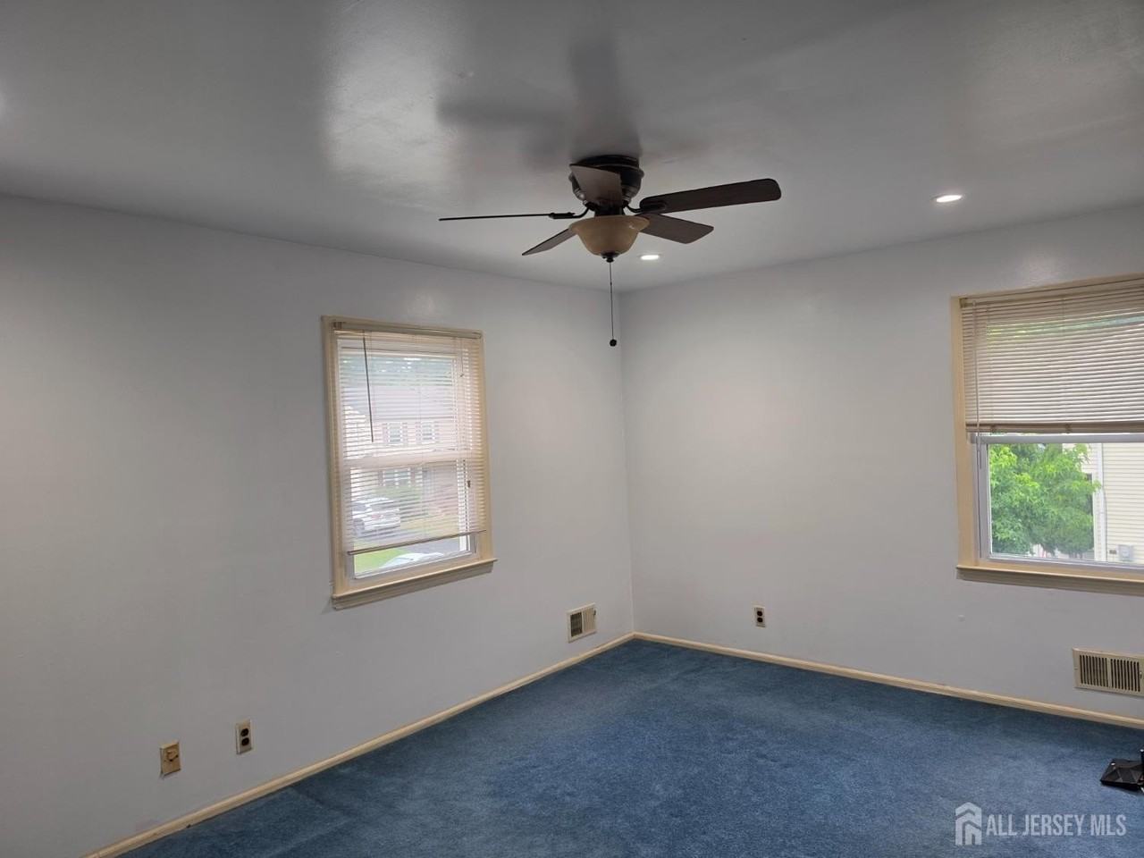 405 Frederick Ave - Photo 5 of 24