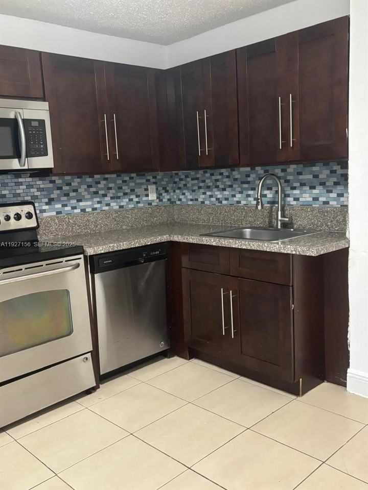 811 Ne 14th Pl
