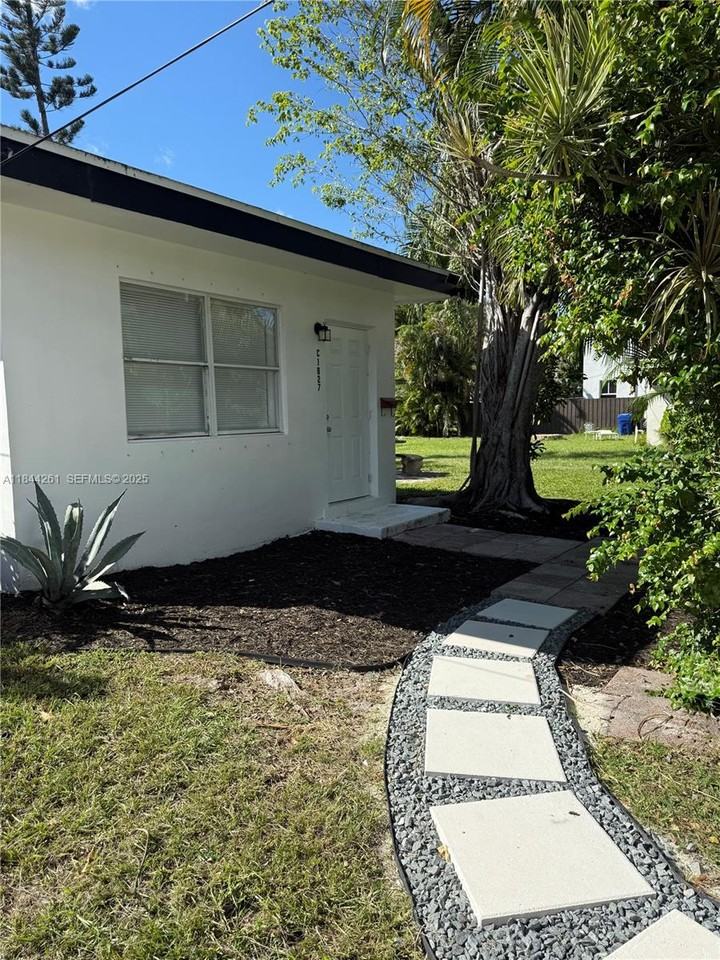 1827 N Dixie Hwy - Photo 6 of 6