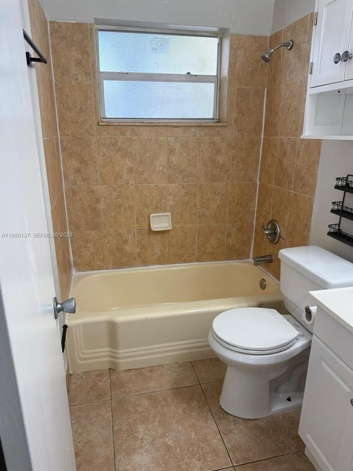 3031 Ne 21st Ter - Photo 6 of 6