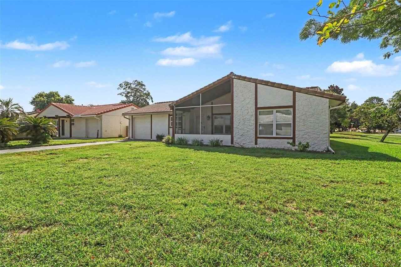 10157 Bluff Ct - Photo 2 of 26