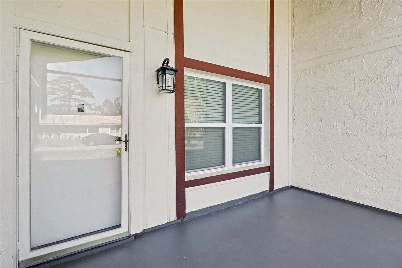 10157 Bluff Ct - Photo 4 of 26