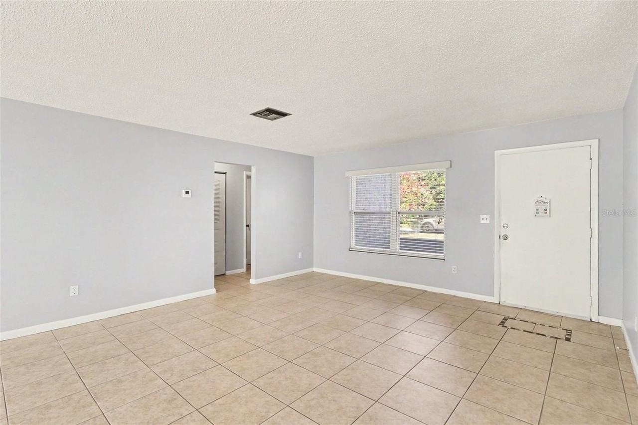 10157 Bluff Ct - Photo 5 of 26